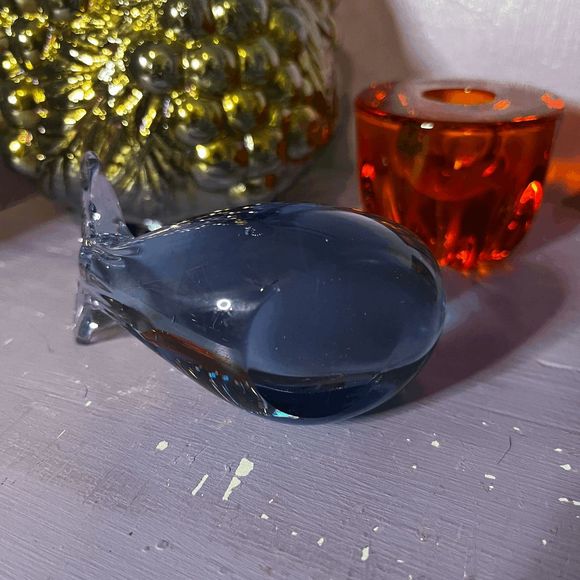 Vintage Hand-Blown Art Glass Cobalt Blue Whale Figurine Paperweight - Picture 3 of 6